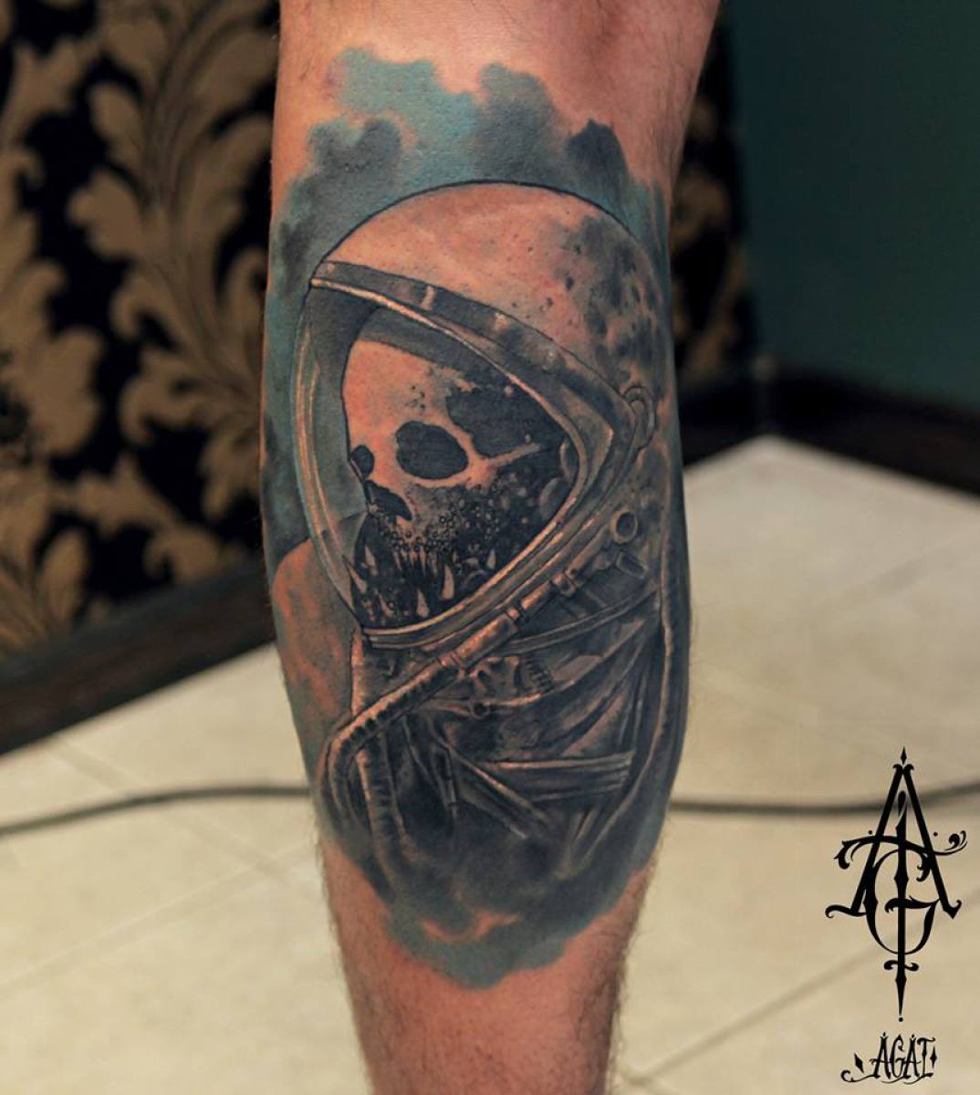 Dead Astronaut Skull tattoo by Agat Artemji