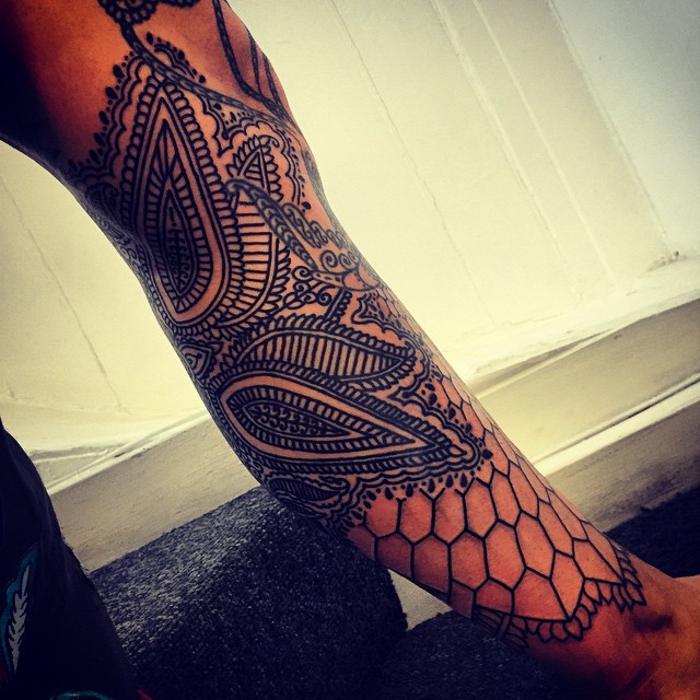 Honeycomb Mehendi leg tattoo