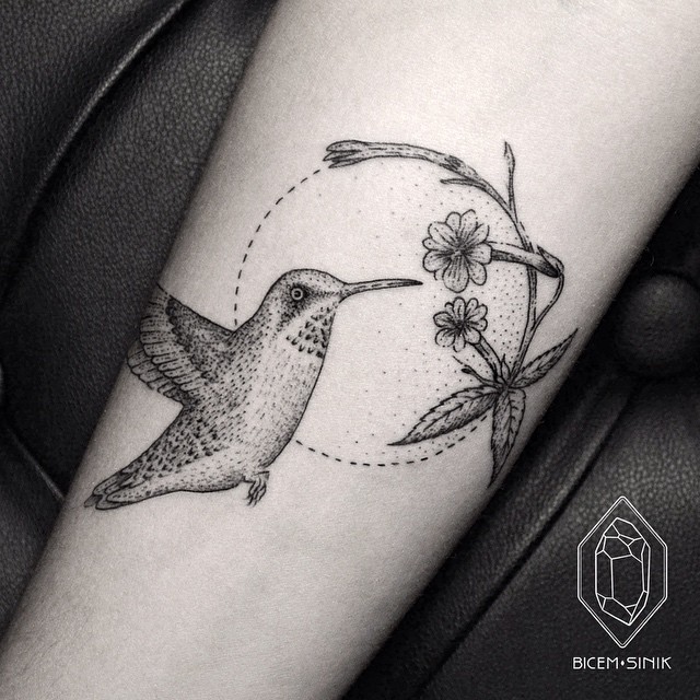 Circle Line Hummingbird Graphic Tattoo