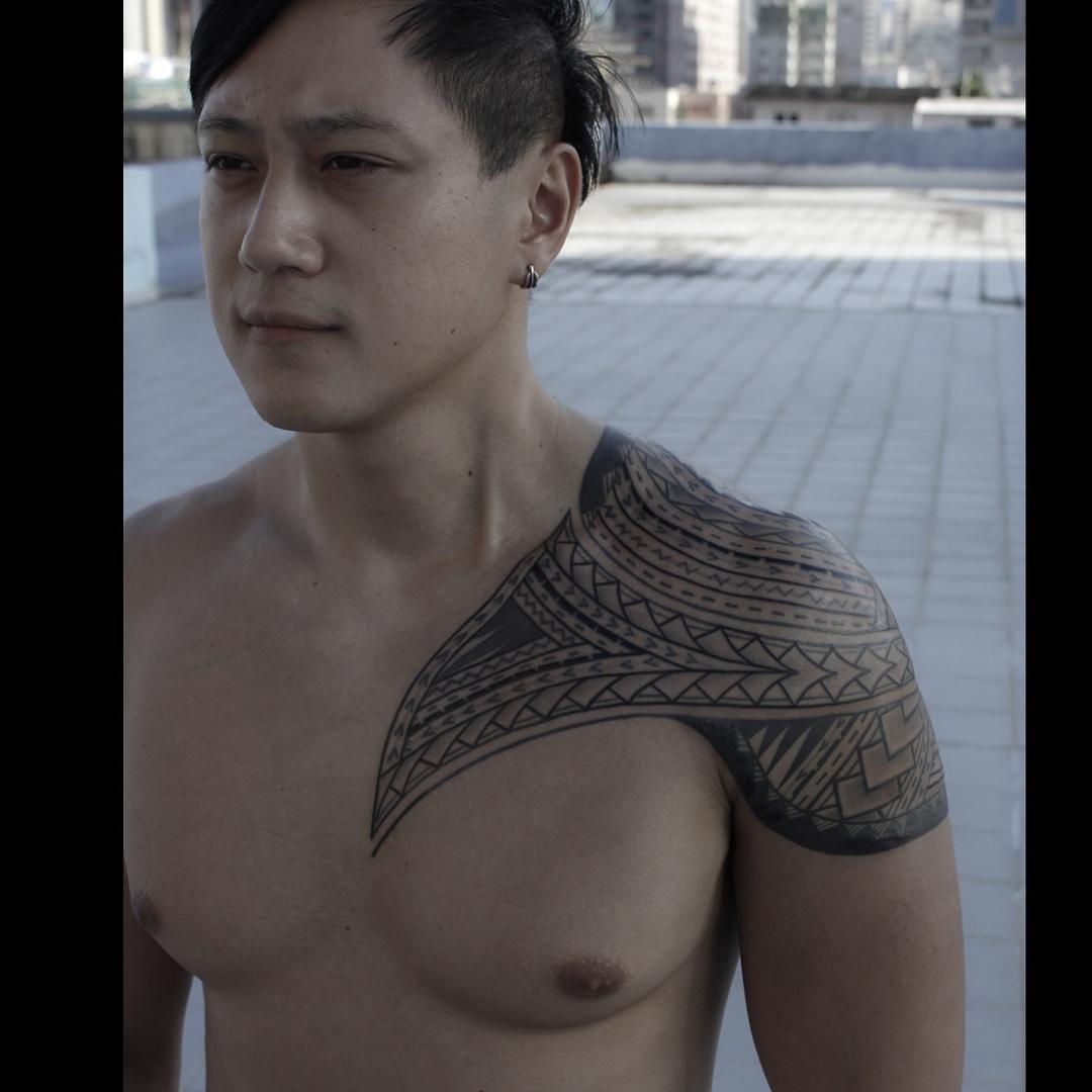 Etnic Tribal Tattoo on Shoulder