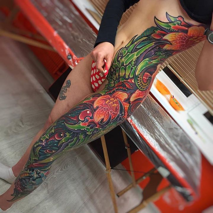 floral body side tatoo on girl