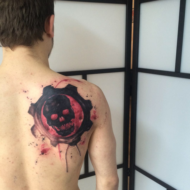shoulder blade skull tattoo