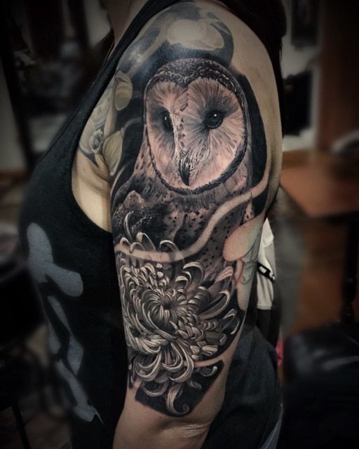 realisitc black and grey owl tattoo on shoulder