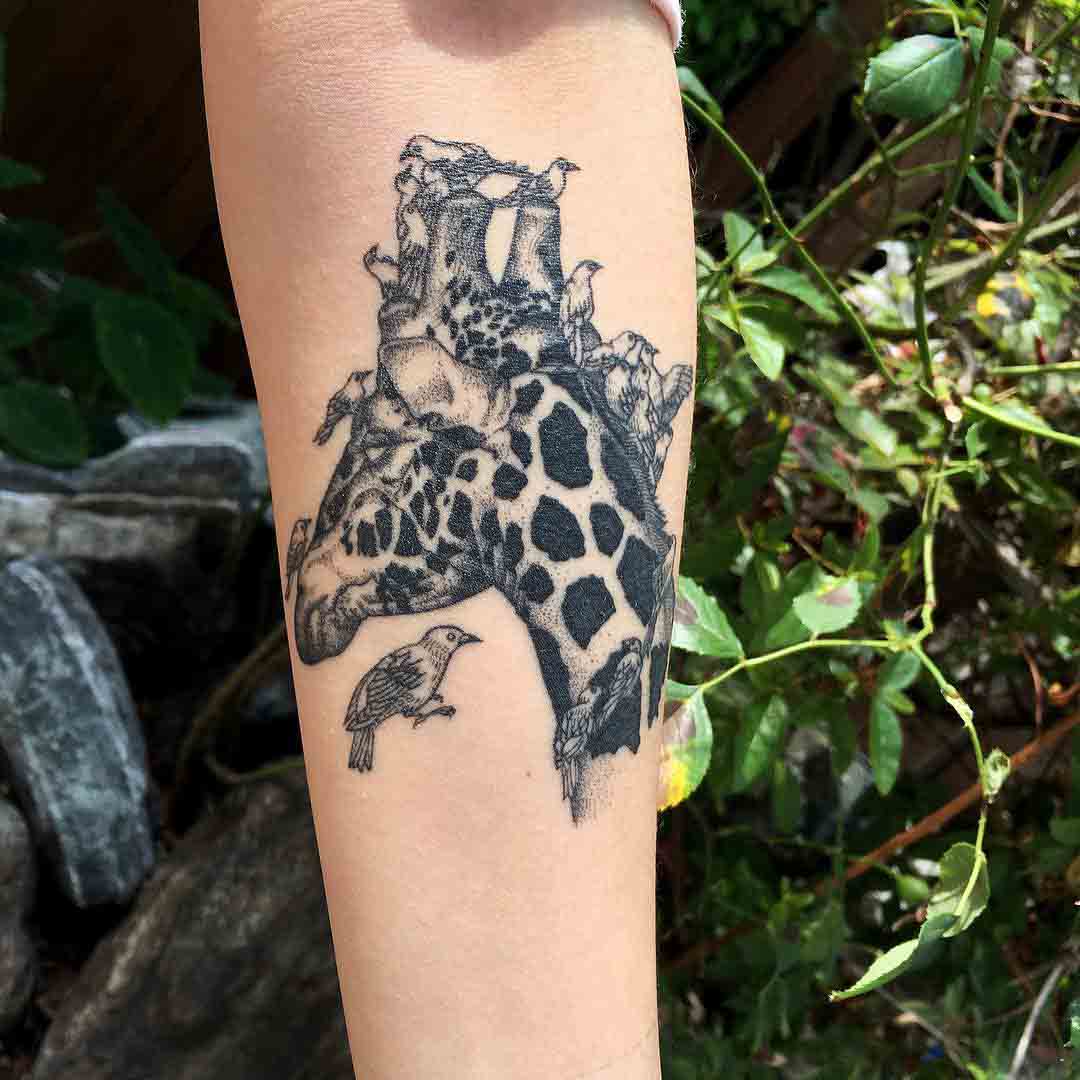 giraffe tattoo with birds