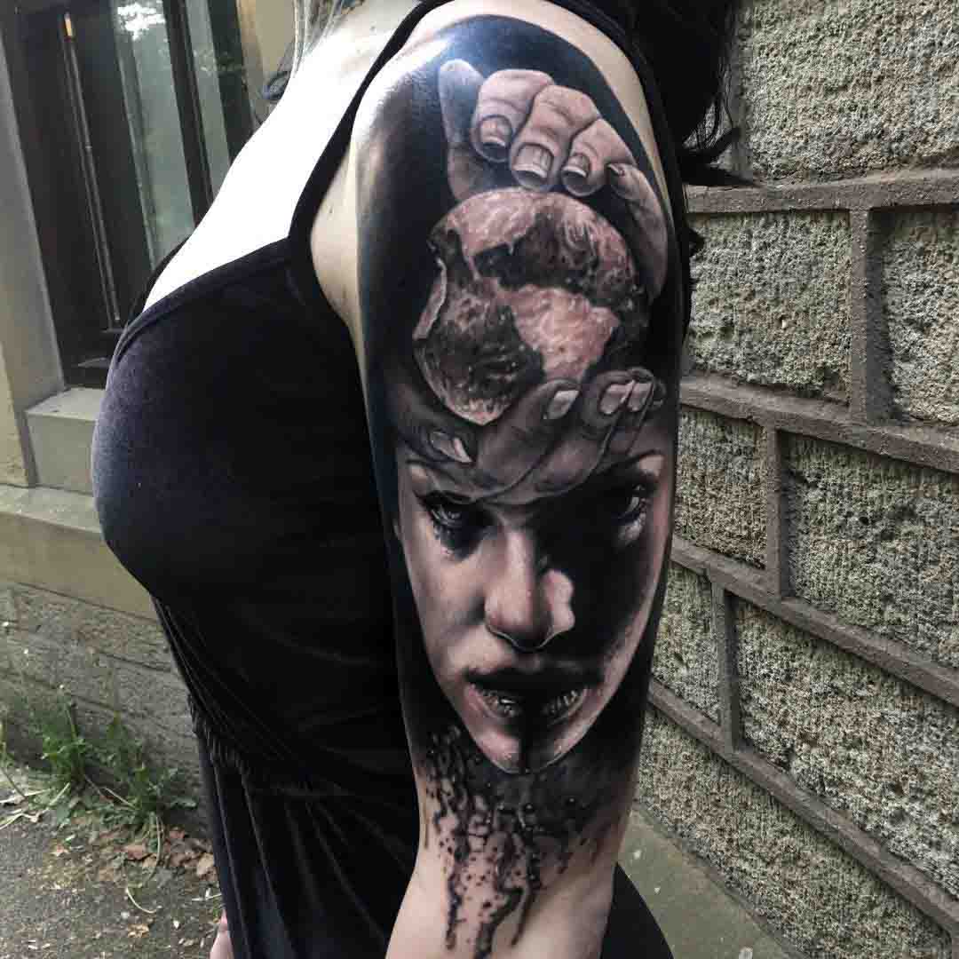 realistic abstract tattoo o0n shoulder