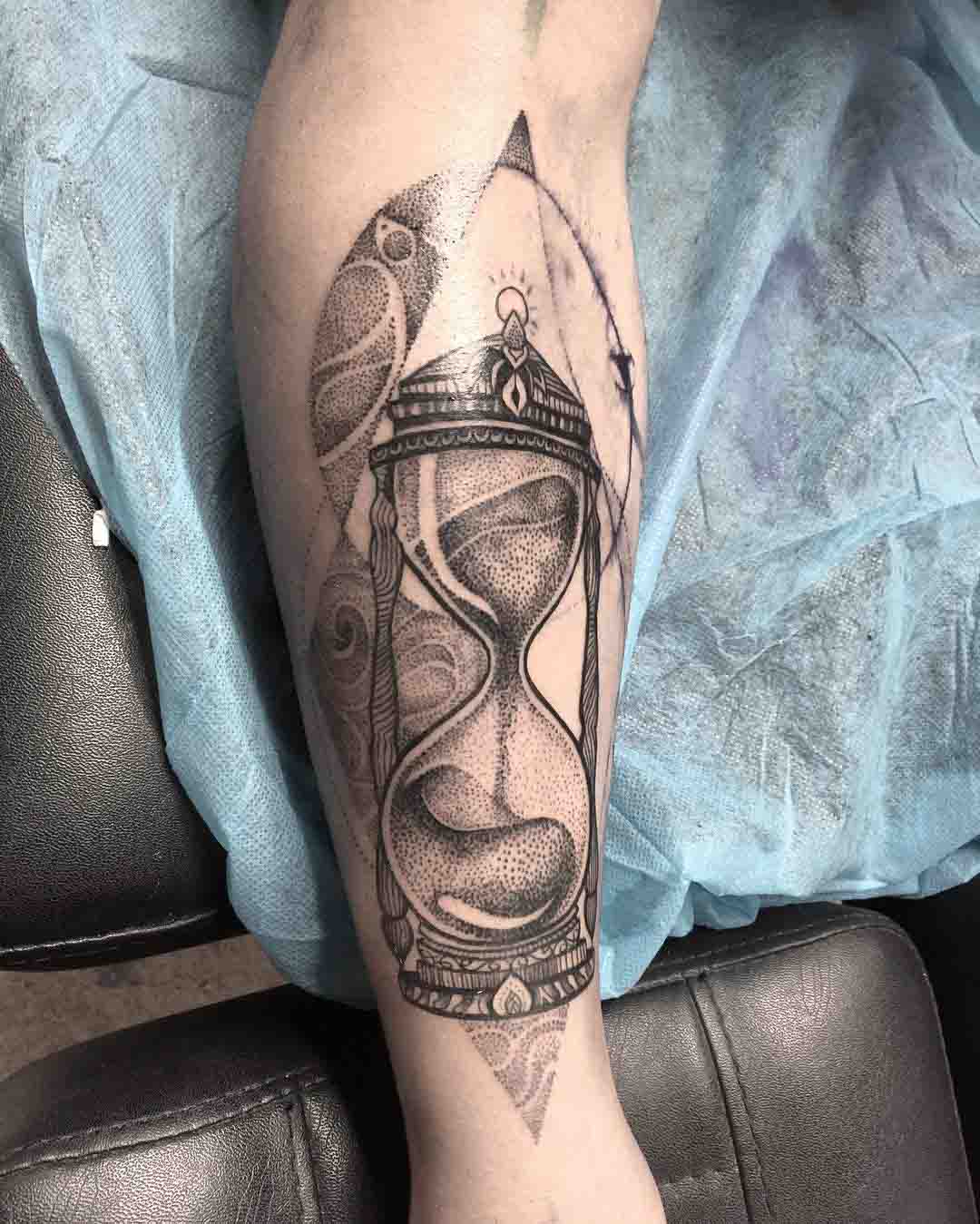 dotworl tattoo hourglass
