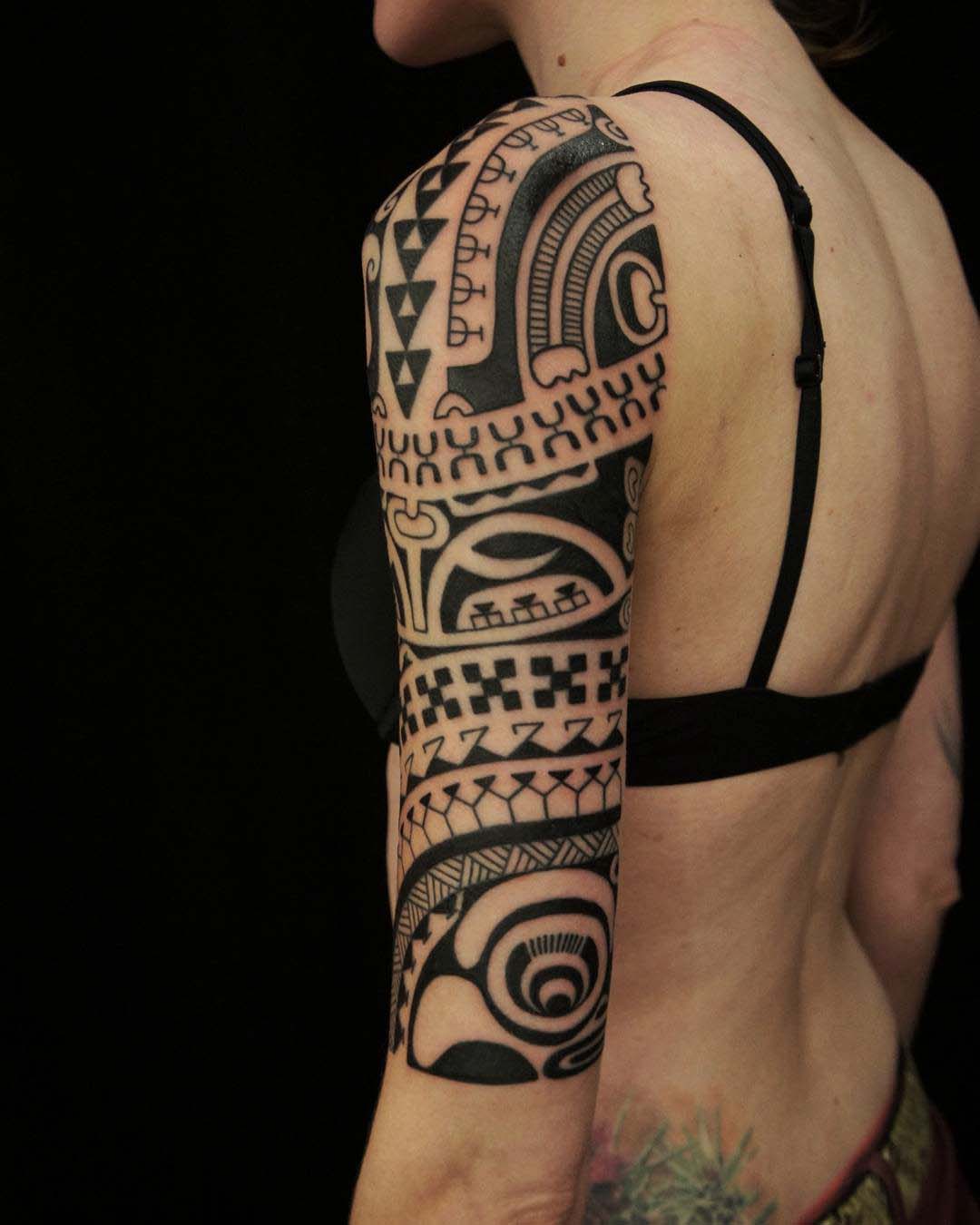 half sleeve tattoo tribal girl shoulder