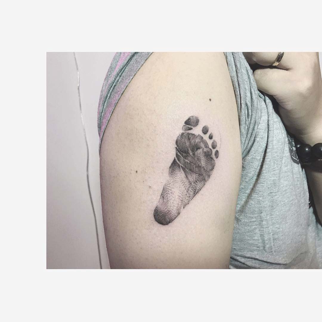 shoulder footprint tattoo