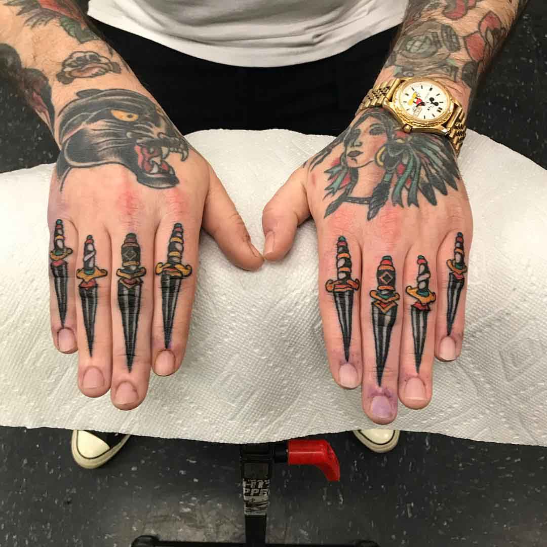 finger tattoos daggers