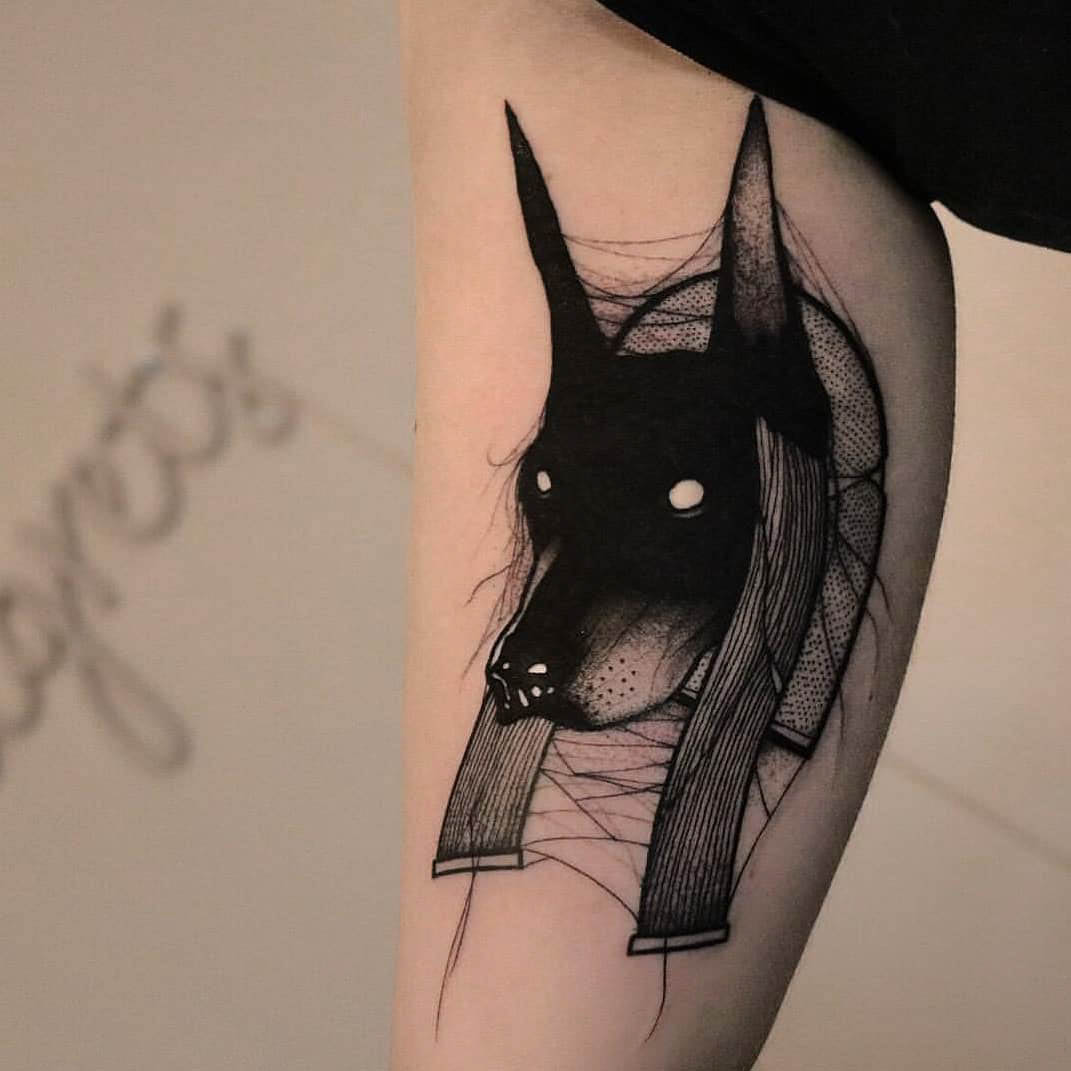 Идеи для татуировок рисунка для девушек на руке с Анубисом